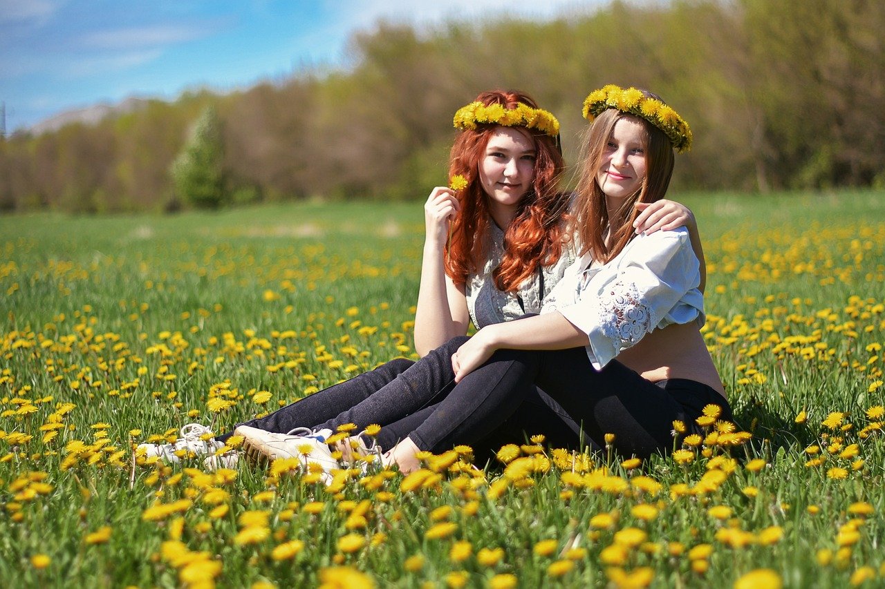 girls-8458429_1280 girls-8458429_1280